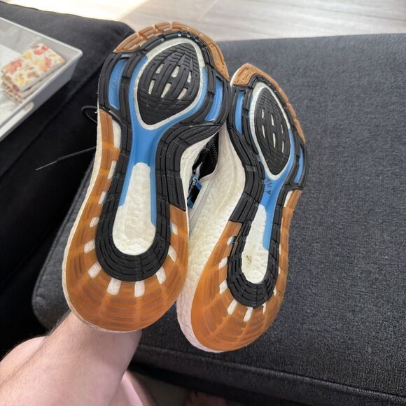 Adidas Ultraboost Women's 22 X Parley Running Black HQ6533 Size 9 - Picture 6 of 8